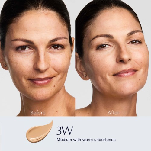 Voor- en nabeelden van een vrouw die een verbeterde huid toont met make-up, gladder en helderder huid.