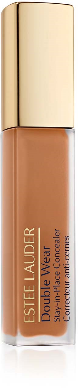 Een beige vloeibare concealer in een doorzichtige fles met een gouden dop. Het label toont dat het van Estée Lauder Double Wear is.