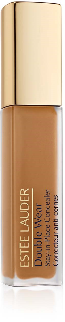 Een foundationfles met gouden dop en beige vloeistof, gemarkeerd "Estée Lauder" voor huidcorrectie.