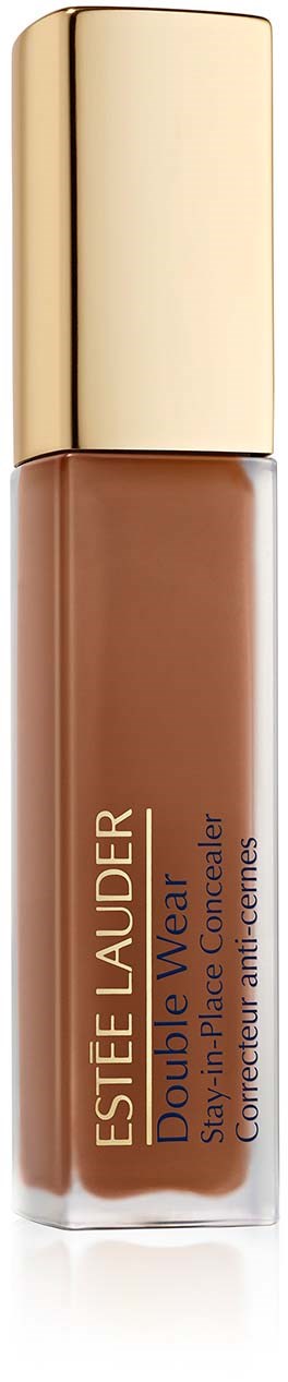 Een bruine vloeibare concealer in een doorzichtige fles met een gouden dop. Het is van Estée Lauder's Double Wear lijn.