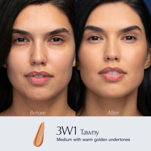 Twee vrouwen kijken recht vooruit, tonen heldere huid voor en na make-up, met tekst over foundation en beschrijving.