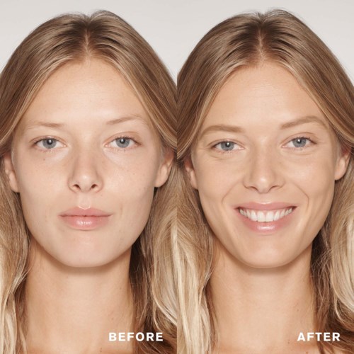 Twee vrouwen tonen een transformatie van simpel naar glimlachend gezicht, met nadruk op make-up of huidverzorging.