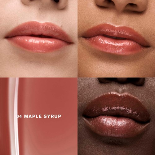 Verschillende lippen met verschillende huidskleuren en glans, op de achtergrond staat een product genaamd '04 Maple Syrup'.