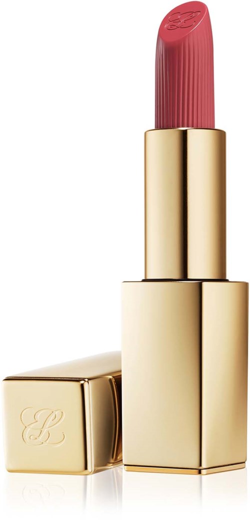 Ein rosa Lippenstift in einer goldfarbenen Hülse steht aufrecht mit Deckel daneben.