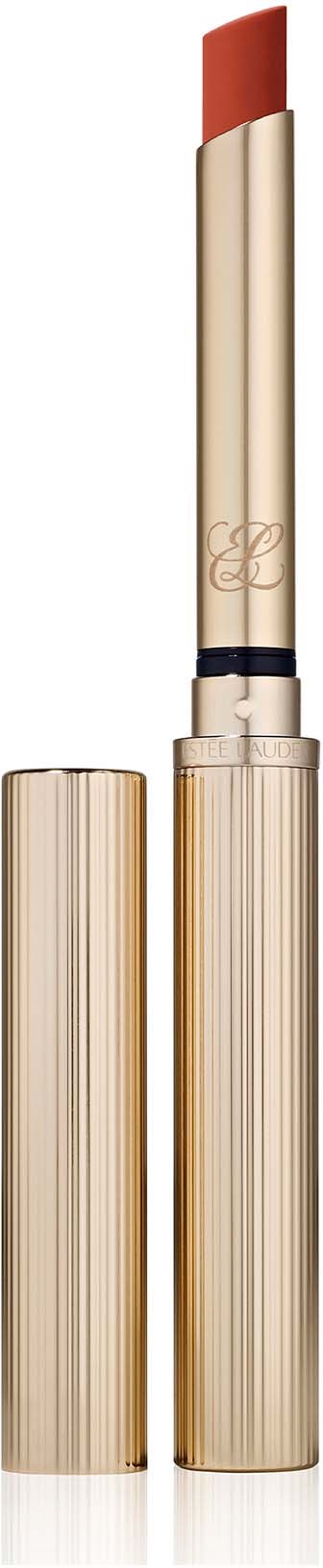 Een lippenstift met een goudgestreepte huls en een rode lipstickpunt.