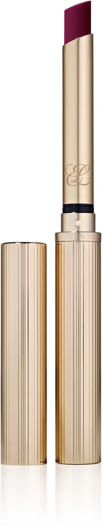 Een lippenstift met een gouden omhulsel en een donkerrode tint. De dop is verwijderd, en de lippenstift is zichtbaar.