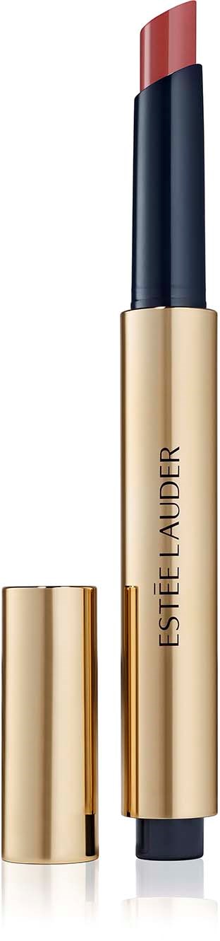 Lichtroze lippenstift met een goud- en navykleurig omhulsel, rechtopstaand zonder dop. Het merk is Estée Lauder.