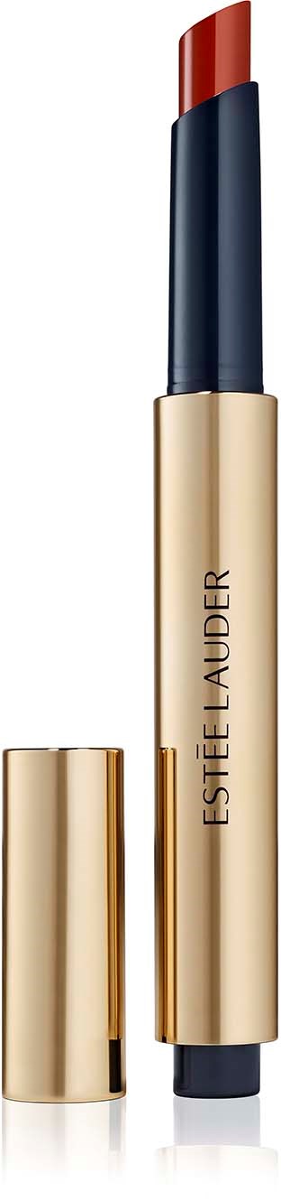 Een lippenstift met een gouden en zwarte huls, de lippenstift is een bruinrode tint. De dop is verwijderd, toont de lippenstift.