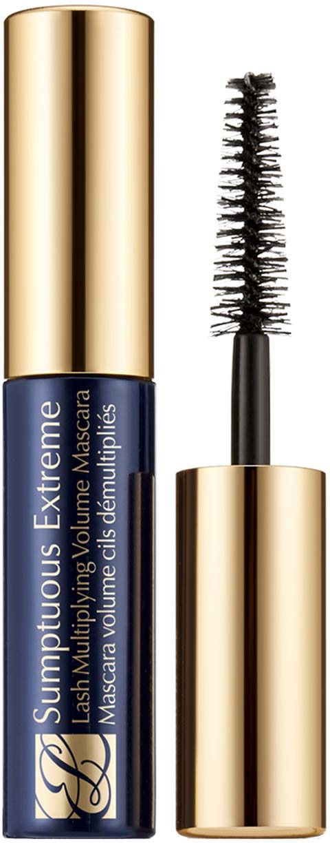 Een blauwe en gouden mascarahuls met een borstel ernaast, gelabeld als Lash Multiplying Volume Mascara.