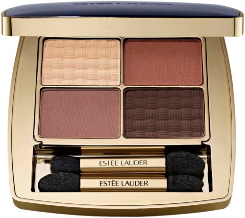 Een make-uppalet met vier blushkleuren en twee kleine kwasten, gemarkeerd Estes Lauder.