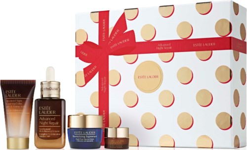 Een cadeauverpakking met Estée Lauder-producten en een rode lint. Vijf schoonheids- en make-upproducten worden getoond.
