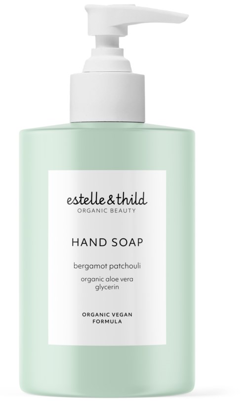 Eine hellgrüne Flasche mit Pumpkopf, beschriftet 'Estelle & Thild Organic Beauty Hand Soap, Bergamotte Patchouli, Aloe Vera, Glycerin.'