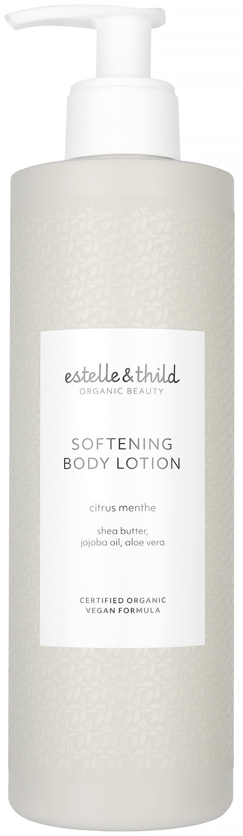 Een lange witte fles met pomp, gelabeld 'Softening Body Lotion' met citrusgeur, aloë vera, sheaboter.