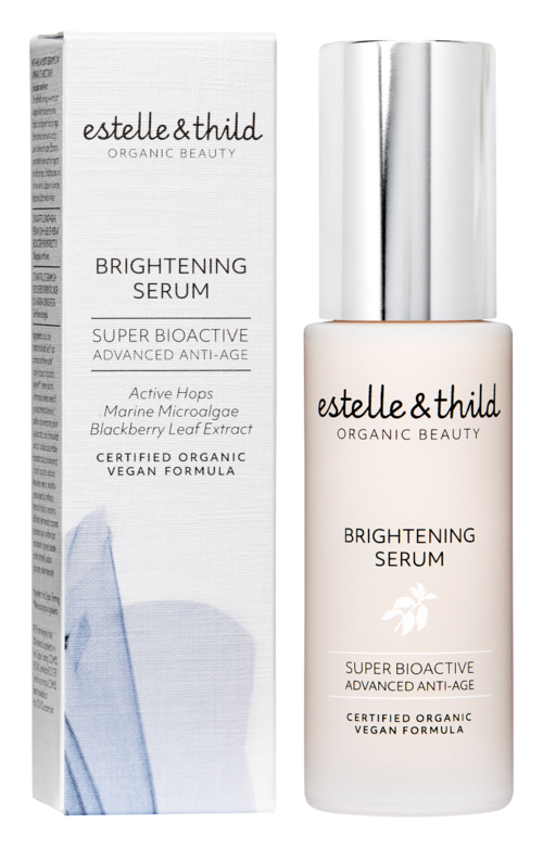 Een witte fles met zilveren deksel naast een doos, gelabeld Brightening Serum met natuurlijke ingrediënten, biologisch en vegan.