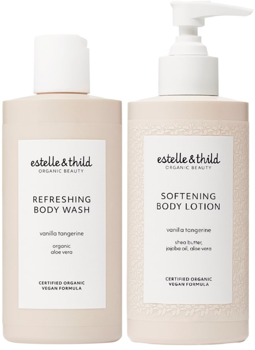 Twee flessen met biologische lichaamsverzorgingsproducten, geëtiketteerd als Verfrissende Body Wash en Verzachtende Body Lotion, met pomp. Biologische ingrediënten vermeld.