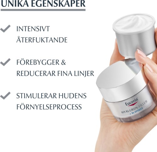 Een hand houdt een pot en een deksel, met tekst die huidverzorgingsvoordelen in het Zweeds beschrijft.