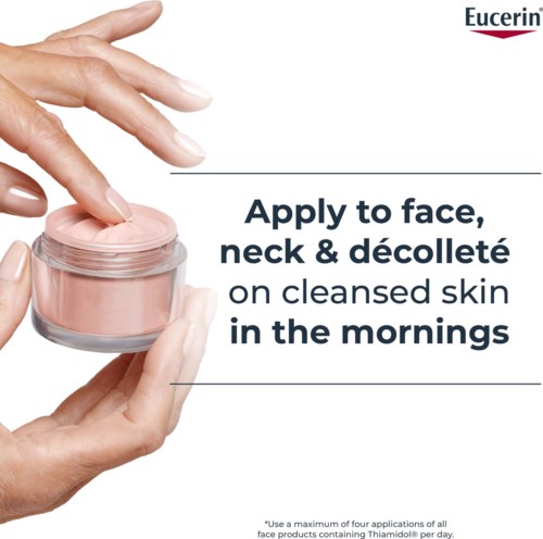 Eucerin-logo ja kädet, jotka mitä todennäköisimmin pitävät vaaleanpunaisen voidepurkin ja teksti siitä, että sitä levitetään kasvoihin, kaulaan ja dekolteeseen aamuisin.