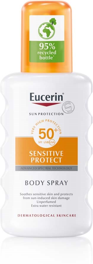 Eine weiße Körpersprühflasche mit SPF 50, geeignet für empfindliche Haut, umweltfreundlich mit recyceltem Material.