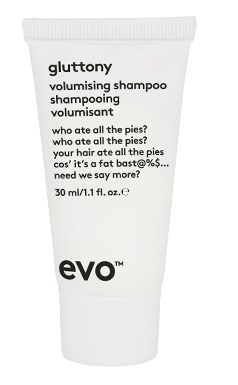 Volumen spendendes Shampoo-Tube mit Text über alle Kuchen zu lieben und mehr zu brauchen.