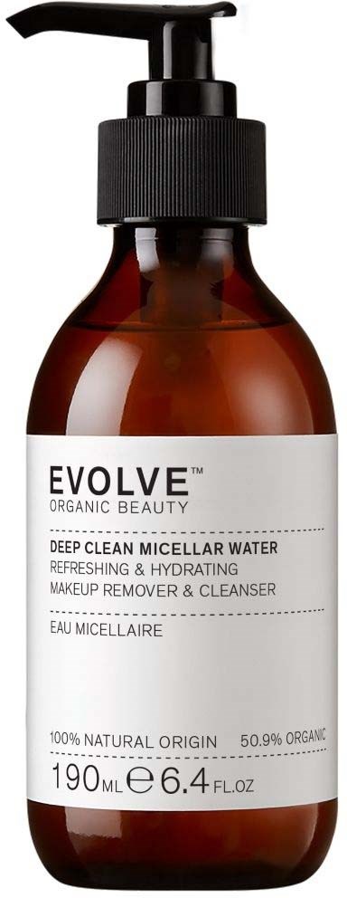 Eine braune Flasche mit Pumpe, bezeichnet Evolve organic beauty deep clean micellar water, 190 ml, zum Entfernen von Make-up.