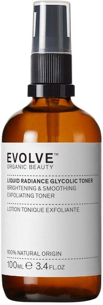 En brun flaske med sprayhette, merket 'Evolve Liquid Radiance Glycolic Toner' for å lyse opp og berolige huden.