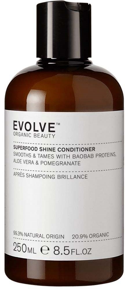 En brun flaska med svart lock som innehåller Evolve Superfood Shine Conditioner, märkt med ingredienser och volym.