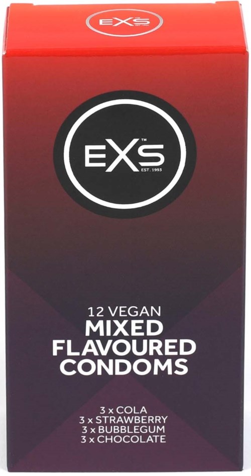 Eine Box mit 'EXS' enthält 12 vegane Geschmacksdados in den Sorten Cola, Erdbeere, Kaugummi und Schokolade.
