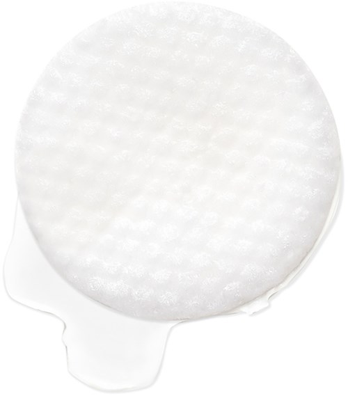 Eine runde weiße Make-up-Schwamm mit strukturierter Oberfläche und einem kleinen Griff oder Klappe an der Seite.