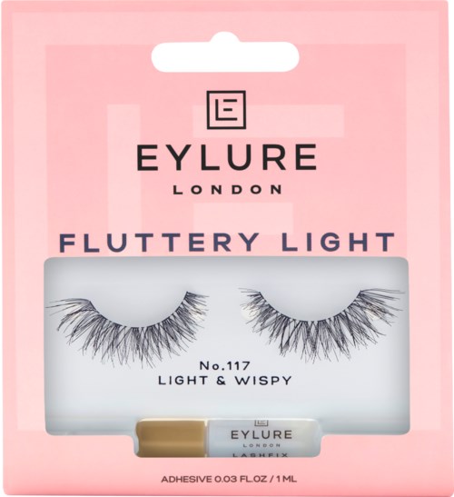 Eyelure London falsche Wimpern namens Fluttery Light, Nummer 117, leichter und wuscheliger Stil, in rosa Verpackung.