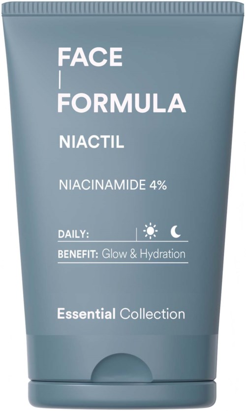 Eine graue Tube mit Gesichtscreme, gekennzeichnet Face Formula, enthält Niacinamid 4%, für Glanz und Feuchtigkeit, aus der Essential Collection.