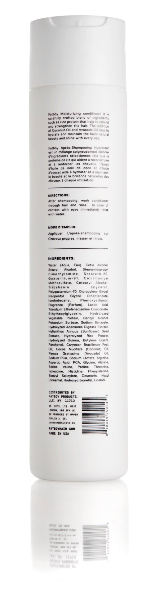 Een lange witte fles met tekst en barcode, waarschijnlijk een productcontainer of hygiëneartikel.