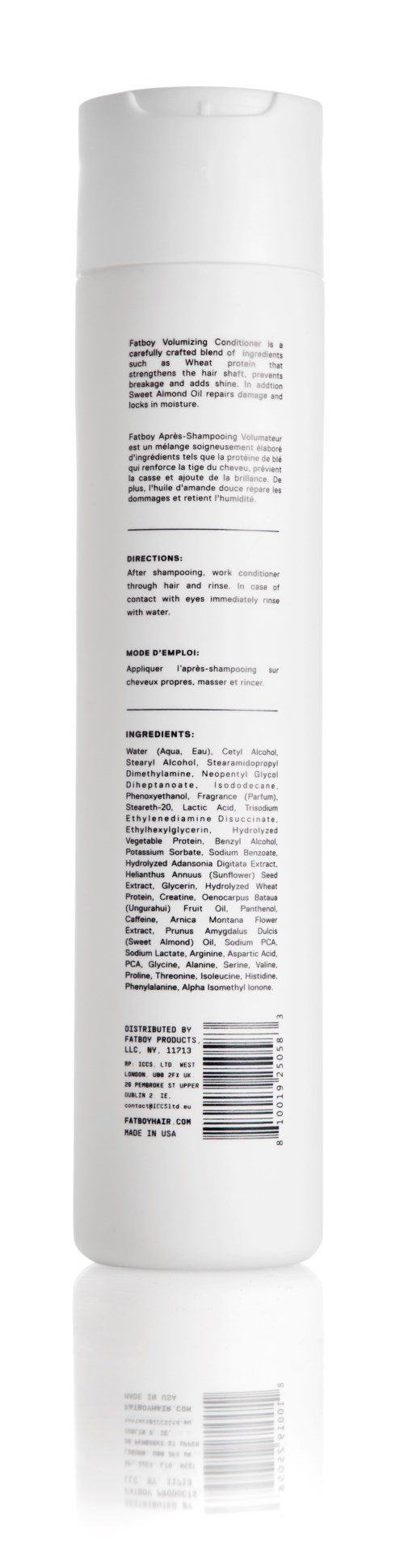 Een lange, witte cilindrische fles met tekst, waarschijnlijk een huidverzorgings- of cosmetisch product.