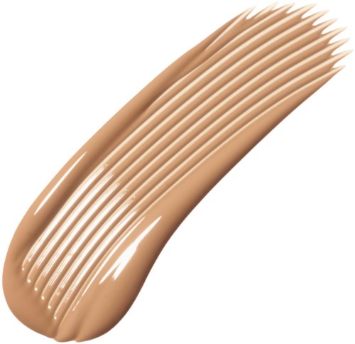 En färgprovmätning av flytande foundation med jämna, släta stråk som visar dess beige färg.