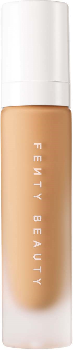 Fenty Beauty-meikkivoidepullo, jossa valkoinen korkki, beige neste ja yksinkertainen brändäys.