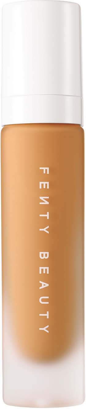 Beige voidehdon säilyy valkoisessa pullossa, jossa lukee 'Fenty Beauty' pystysuunnassa.