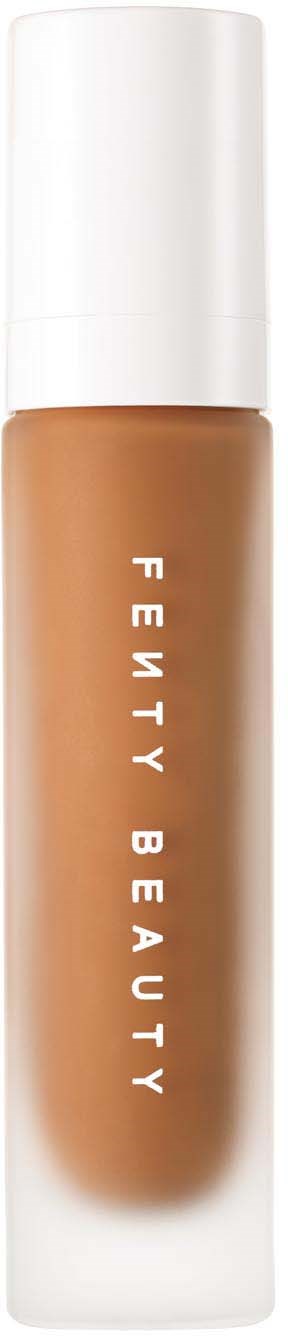 Fenty Beauty pullo, jossa on beige neste, valkoinen korkki ja yksinkertainen valkoinen teksti pullossa.