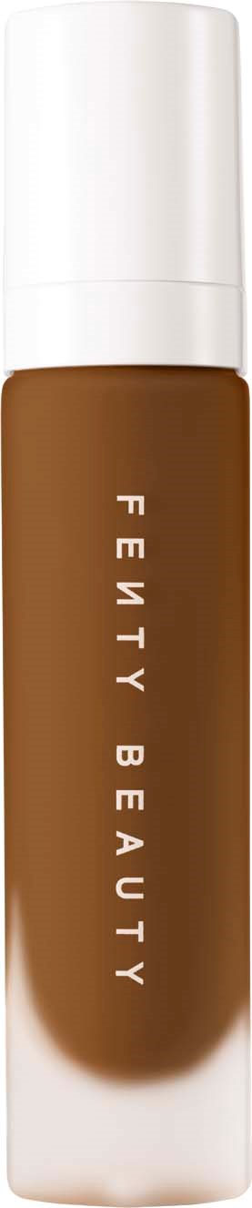 Ruskea kosmetiikkapullo, jossa valkoinen korkki ja teksti "Fenty Beauty" pystysuunnassa.