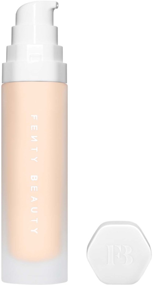 En flaska märkt FEITY BEAUTY med pump och vit lock.