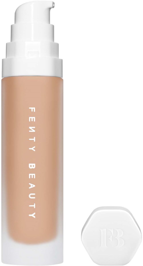 Fenty Beauty foundationflaska med pump och svampapplikator.