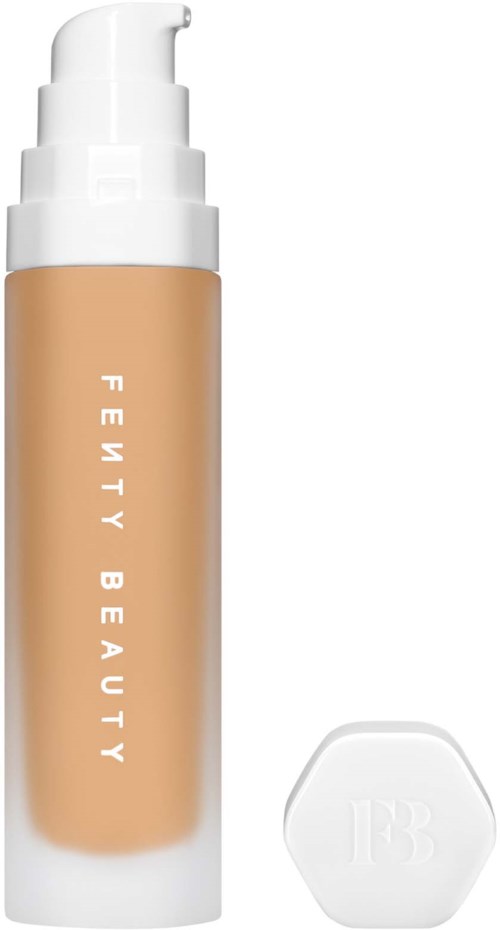 En flaska med Fenty Beauty flytande foundation med pump och vit lock.