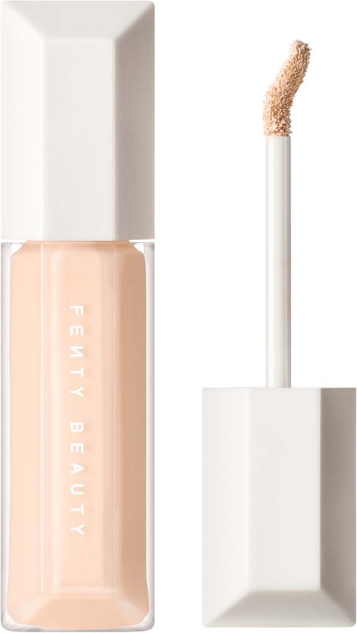 En läppstiftsrör med vit kork och logotypen fl-tty beauty, visar applikatorn med beige produkt.