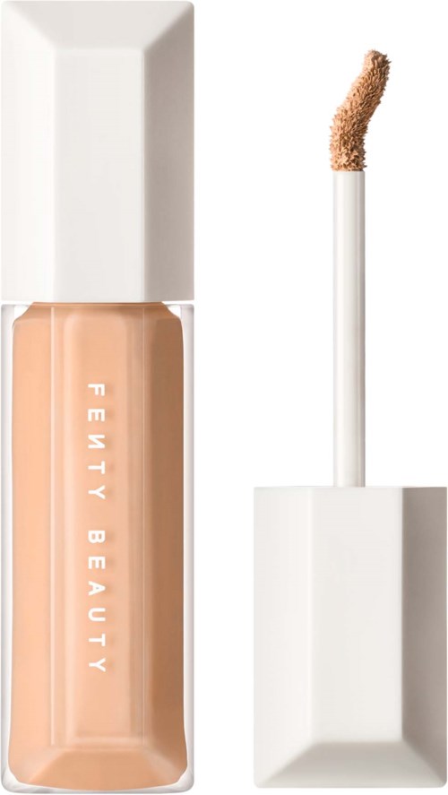 En flaska med Fenty Beauty- concealern med wand, som visar ljusbeige produkt inuti.