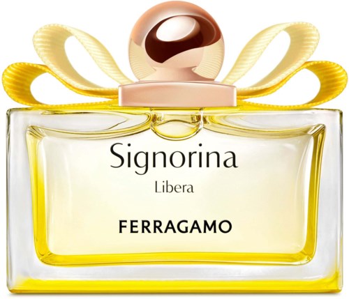 Tuoksupullo, jossa on kultainen nauha, kiiltävä vaaleanpunainen korkki ja etiketti 'Signorina Libera Ferragamo.'