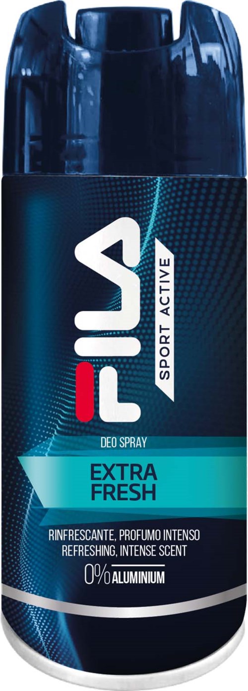 Een deodorant spray met blauwe en witte kleuren, labeled 'FILA SPORT ACTIVE' en 'EXTRA FRESH', toont dat het aluminiumvrij is.