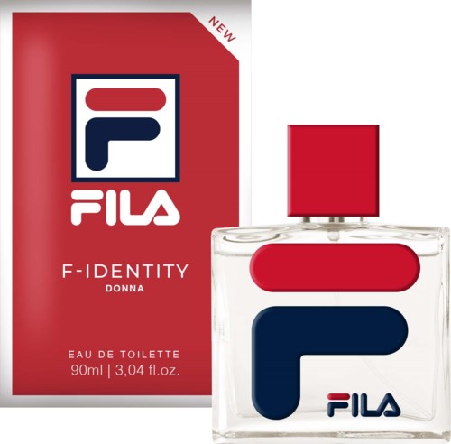 Een flesje Fila-parfum met een rode dop en logo, naast de rode en witte verpakking.
