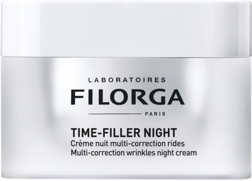 Valkoinen purkki yöiholla, jossa mustaa tekstiä, nimeltään 'Time-Filler Night' rypytöntä ja sileää ihonhoitoa varten. Filorga on merkki.