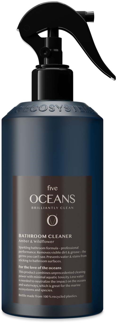 Eine dunkelblaue Sprühflasche mit dem Label "five OCEANS Bathroom Cleaner" und schwarzem Sprühkopf.