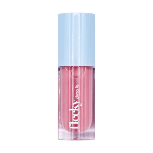 Rosa läppglansflaska med ljusblå lock, märkt 'Fleeky Glow Lip Oil'.
