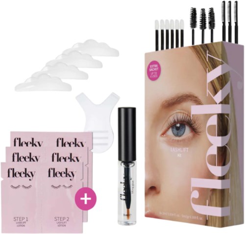 Ögonbrynning-kit med penslar, ögonfranslyftlotion och en modellnära bild på förpackningen.