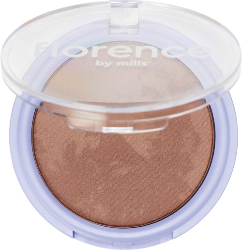 En makeup-kompakt med lila skal och genomskinlig lock, innehållande bronzer eller rouge.